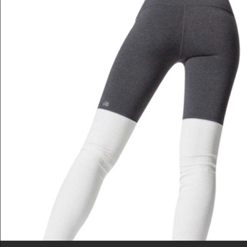 Alo Leggings - Picture 2 of 6